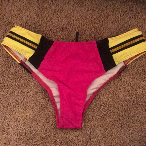 Fashion Nova Bikini - Picture 2 of 3